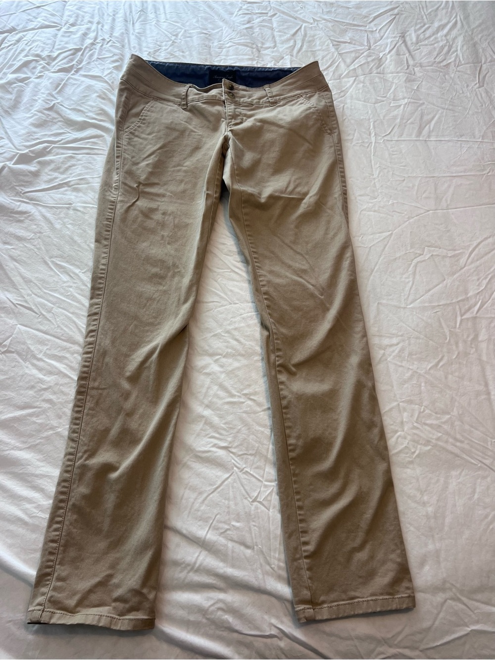 Vintage 2012 American Eagle Women’s Straight-Leg Jeans in Khaki